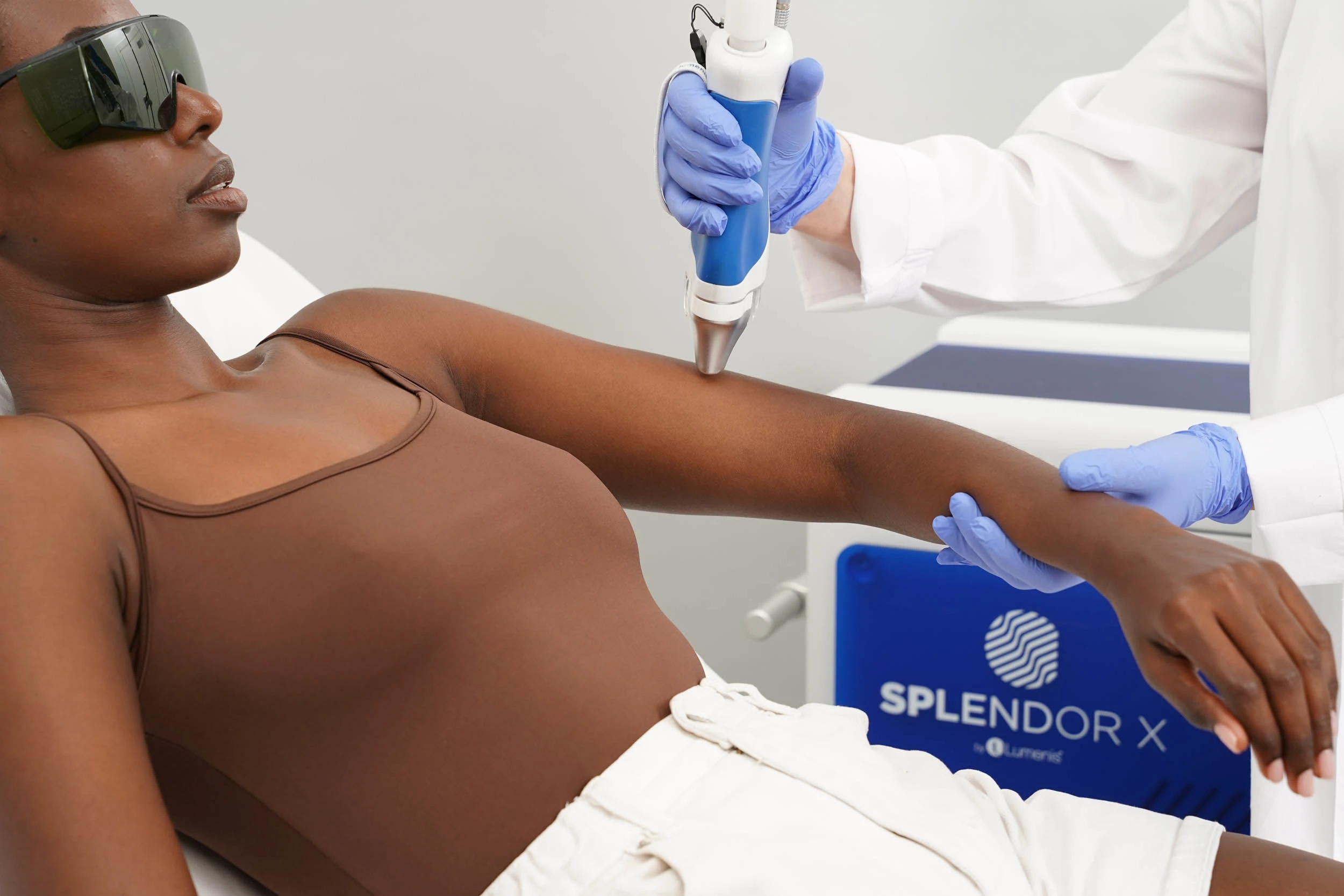 Young Woman Getting Splendor X Laser Treatment in Bonney Lake, WA | Honey Glow Health